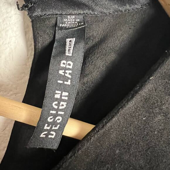 Design Lab Lord & Taylor Black Long Bell Sleeve Faux Suede Keyhole Top Size S - Picture 7 of 9